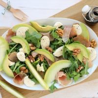 Salade met meloen, rauwe ham en mozzarella