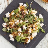 Geitenkaas salade met appel en zelfgemaakte honing mosterddressing